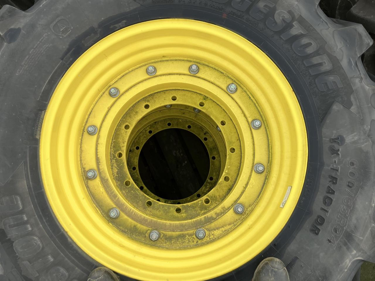 Bridgestone 600/65R34 - Däck för Lantbruksmaskiner: bild 4 Bridgestone 600/65R34 - Däck för Lantbruksmaskiner: bild 4