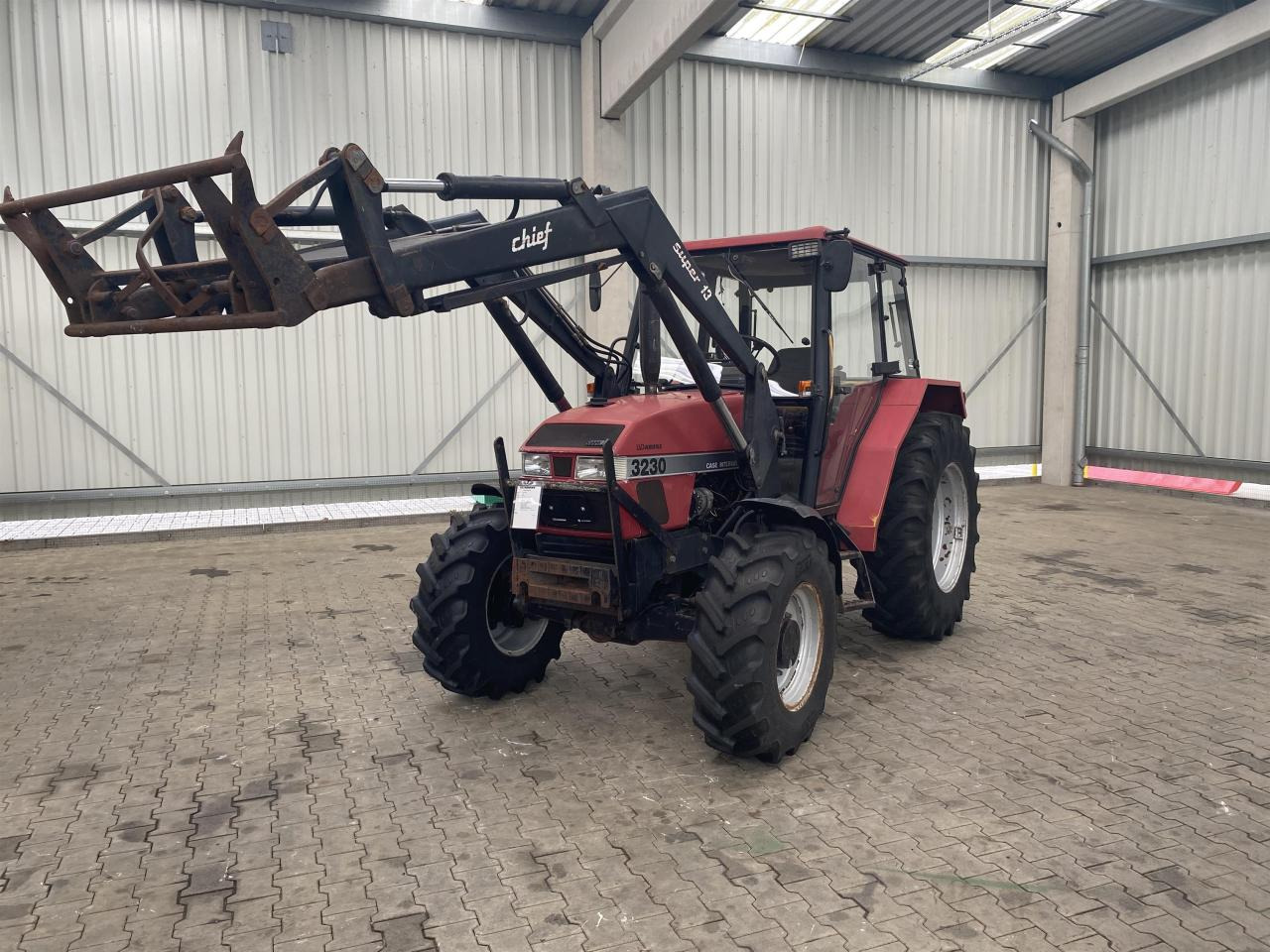 Case-IH 3230 - Traktor: bild 1 Case-IH 3230 - Traktor: bild 1