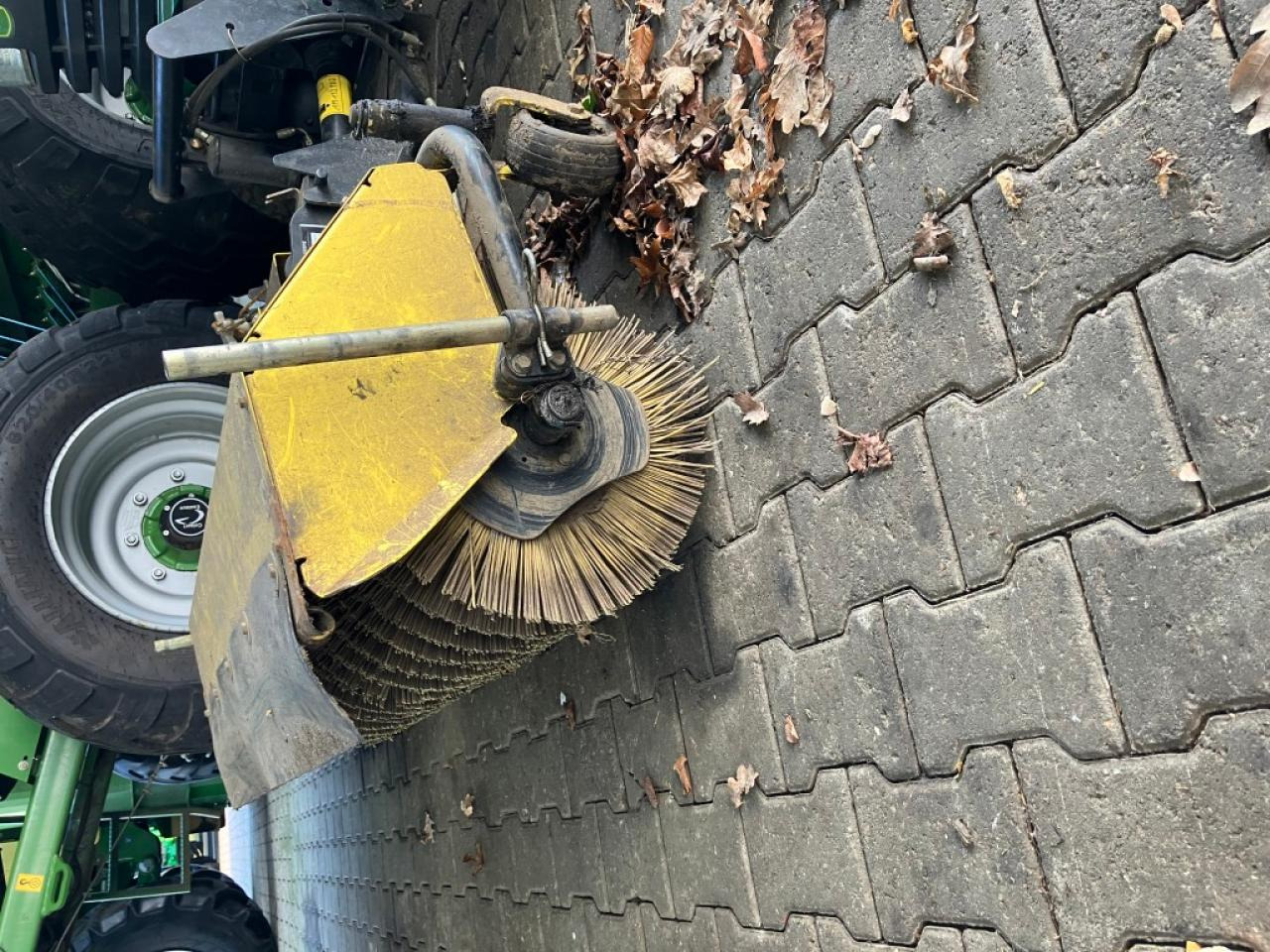 John Deere 52 inch Broom - Sopaggregat: bild 1 John Deere 52 inch Broom - Sopaggregat: bild 1