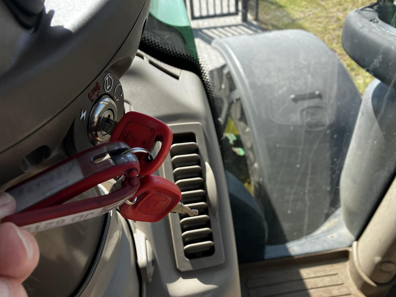 Traktor John Deere 6215R: bild 9 Traktor John Deere 6215R: bild 9