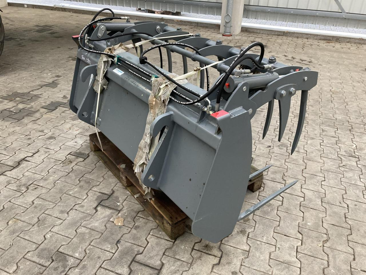 Kramer 1600 mm Vielzweckgabel - Frontlastar för traktor: bild 2 Kramer 1600 mm Vielzweckgabel - Frontlastar för traktor: bild 2