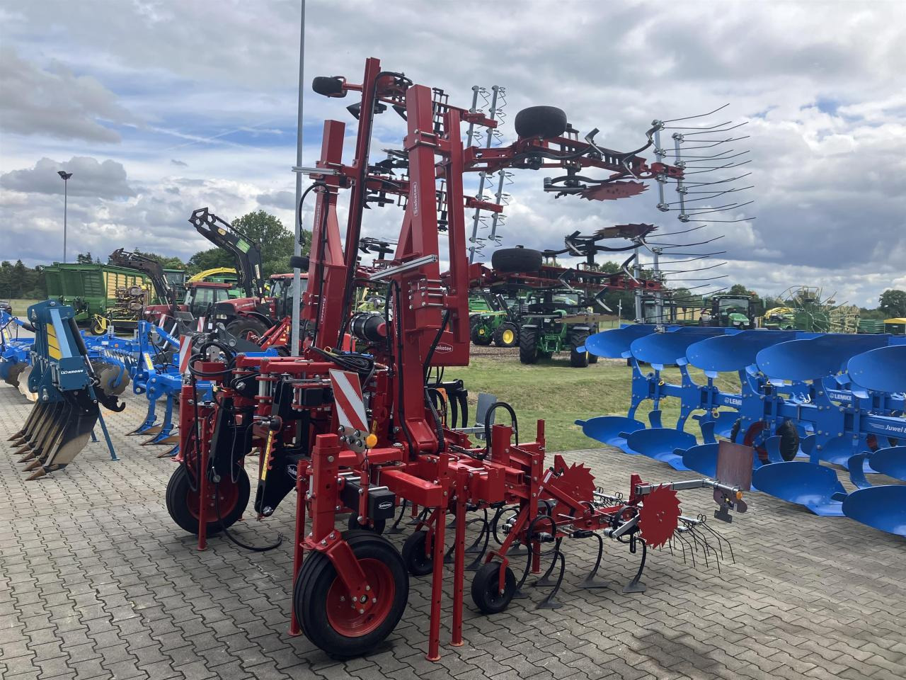 Steketee EC-Weeder 80:8 & EC-Steer 70:7 - Ogräsharv: bild 1 Steketee EC-Weeder 80:8 & EC-Steer 70:7 - Ogräsharv: bild 1