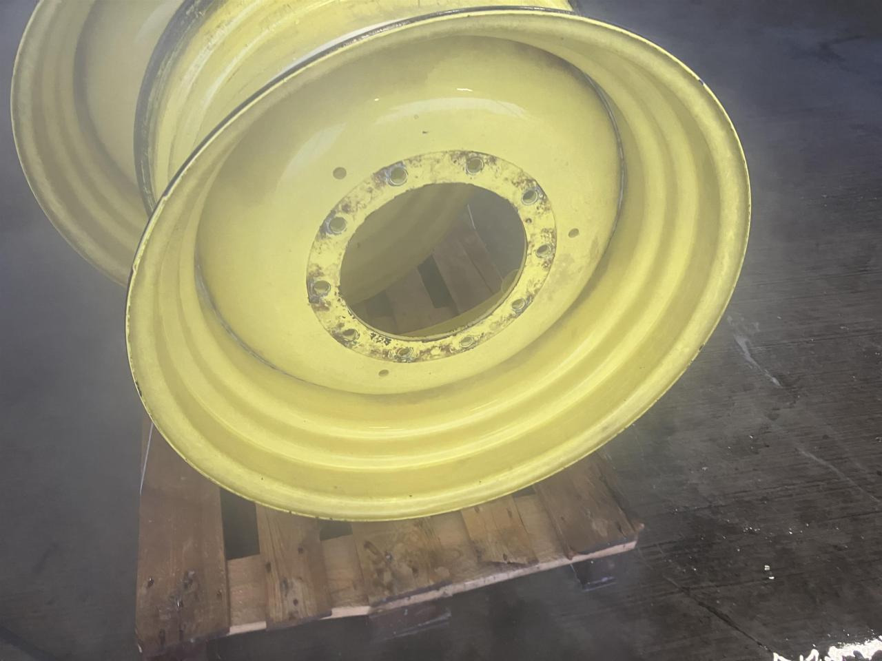 UNBEKANNT 16x30 - Fälg för Lantbruksmaskiner: bild 2 UNBEKANNT 16x30 - Fälg för Lantbruksmaskiner: bild 2