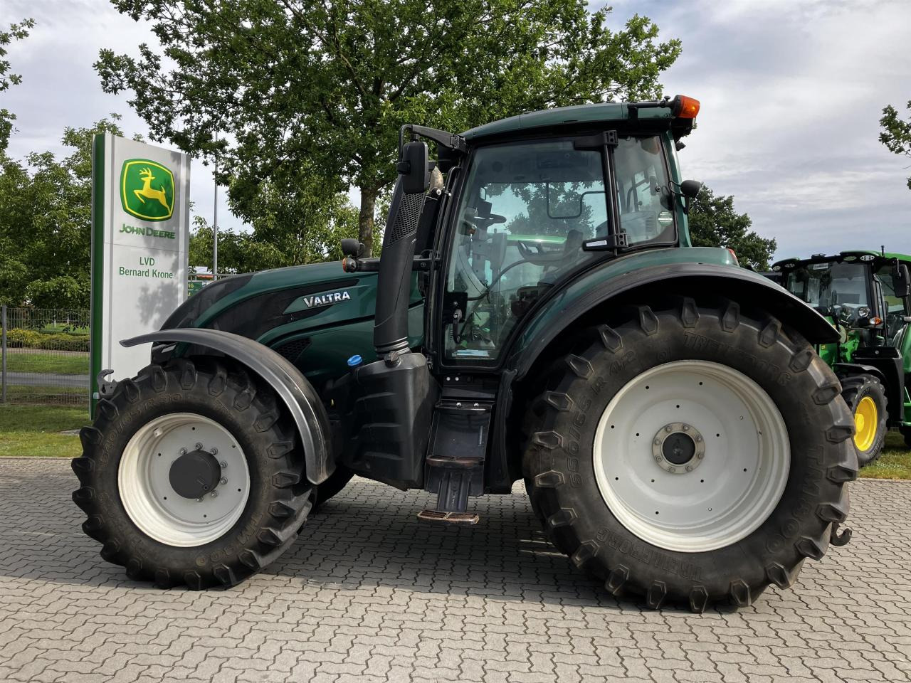Valtra T174 Versu - Traktor: bild 1 Valtra T174 Versu - Traktor: bild 1