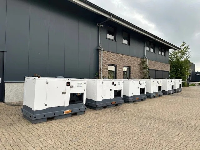 Elgenerator Iveco FPT F32 AM1A Leroy Somer 32 kVA Silent generatorset 28 hours !: bild 5 Elgenerator Iveco FPT F32 AM1A Leroy Somer 32 kVA Silent generatorset 28 hours !: bild 5