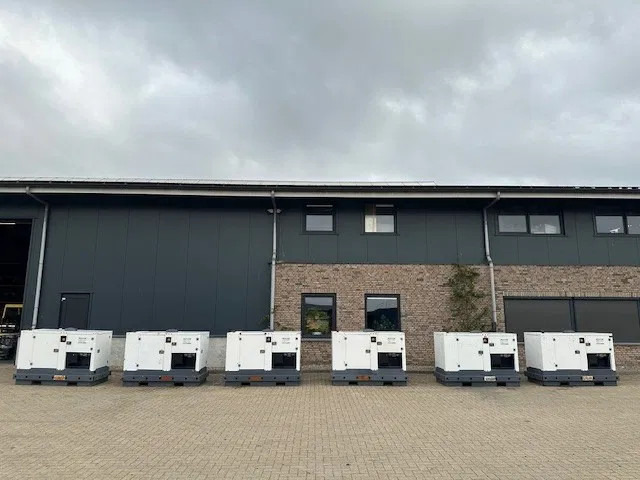 Elgenerator Iveco FPT F32 AM1A Leroy Somer 32 kVA Silent generatorset 28 hours !: bild 11 Elgenerator Iveco FPT F32 AM1A Leroy Somer 32 kVA Silent generatorset 28 hours !: bild 11