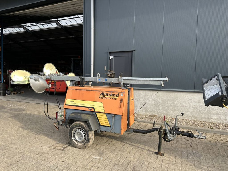 Kubota D905 Allmand Mobiele Lichtmast Aggregaat Light Tower 8.1 meter - Belysningsmast: bild 1 Kubota D905 Allmand Mobiele Lichtmast Aggregaat Light Tower 8.1 meter - Belysningsmast: bild 1