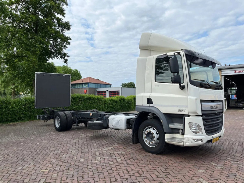 DAF CF 260 CF 260 FA CHASSIS CABINE EURO 6 - Chassi lastbil: bild 1 DAF CF 260 CF 260 FA CHASSIS CABINE EURO 6 - Chassi lastbil: bild 1