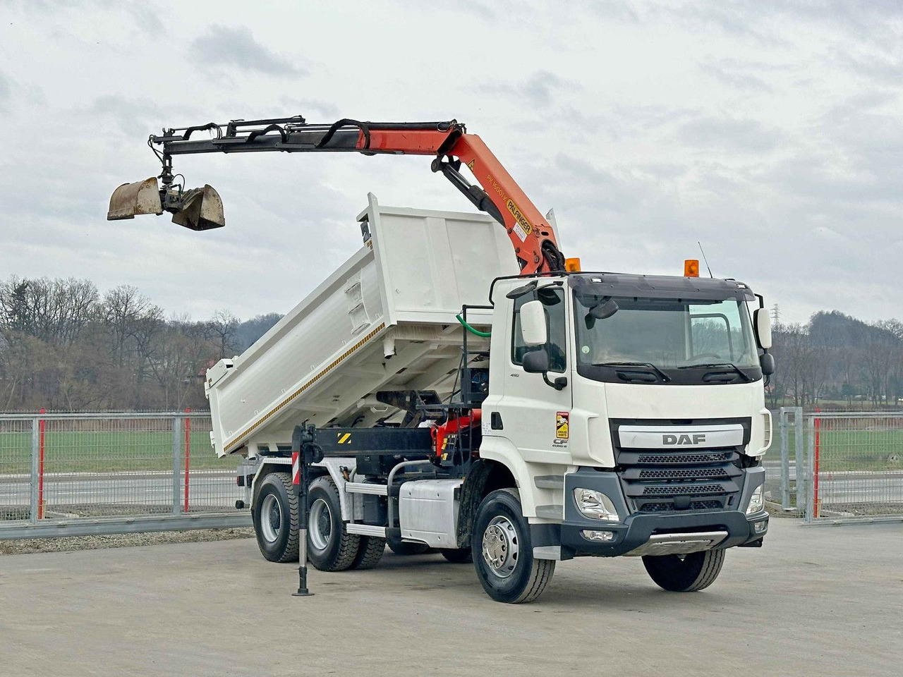 DAF CF 410 * Kipper 4,90 m + PK 16001 - K B * 6x4 - Tippbil lastbil, Kranbil: bild 2 DAF CF 410 * Kipper 4,90 m + PK 16001 - K B * 6x4 - Tippbil lastbil, Kranbil: bild 2