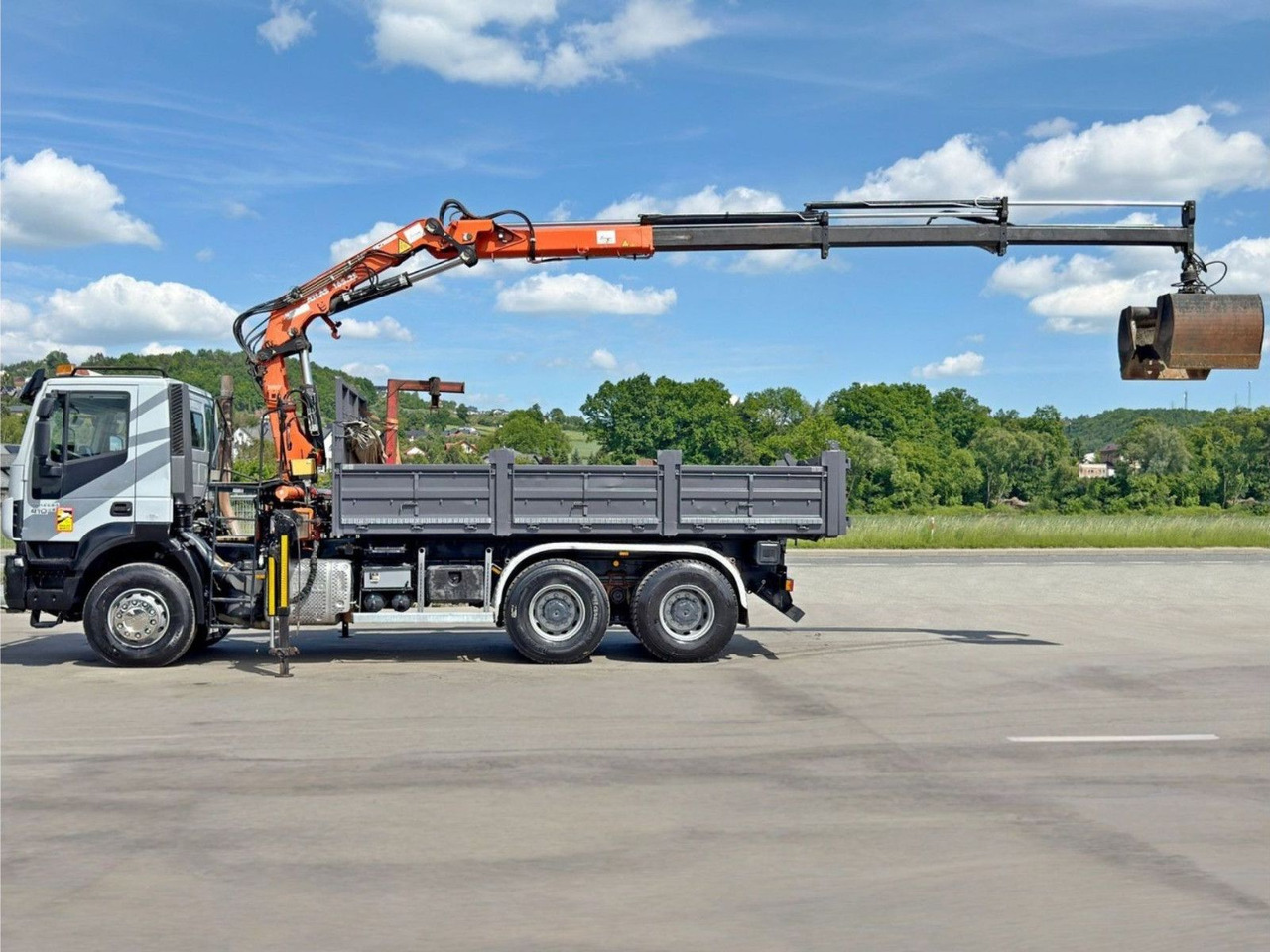 Iveco TRAKKER 410*Kipper 5,20m*ATLAS 165.2E * FUNK/6x4 Iveco TRAKKER 410*Kipper 5,20m*ATLAS 165.2E * FUNK/6x4 - Tippbil lastbil, Kranbil: bild 5 Iveco TRAKKER 410*Kipper 5,20m*ATLAS 165.2E * FUNK/6x4 Iveco TRAKKER 410*Kipper 5,20m*ATLAS 165.2E * FUNK/6x4 - Tippbil lastbil, Kranbil: bild 5