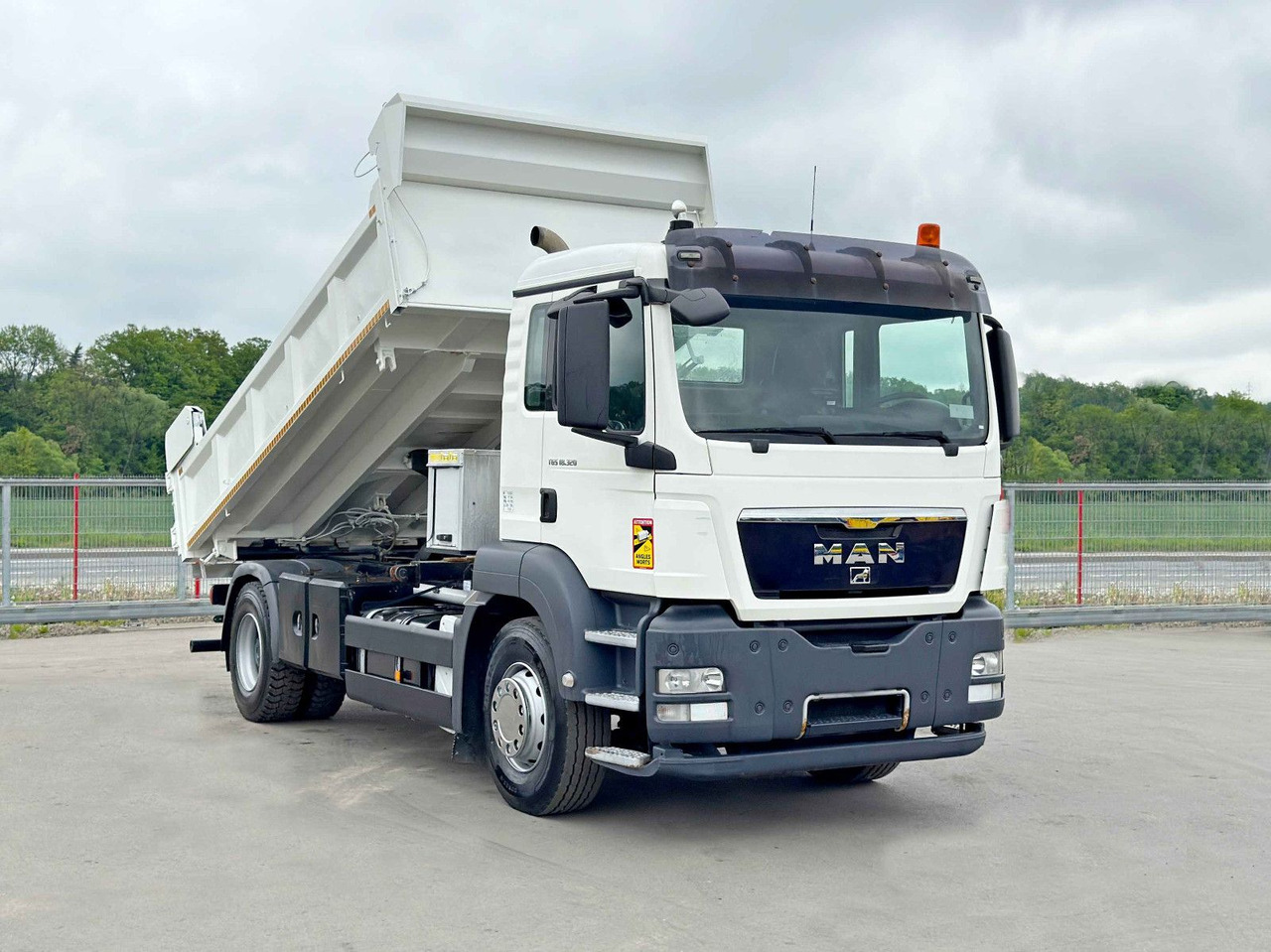 MAN TGS 18.320 * KIPPER 4,95m + BORDMATIC*TOPZUSTAND - Tippbil lastbil, Kranbil: bild 2 MAN TGS 18.320 * KIPPER 4,95m + BORDMATIC*TOPZUSTAND - Tippbil lastbil, Kranbil: bild 2