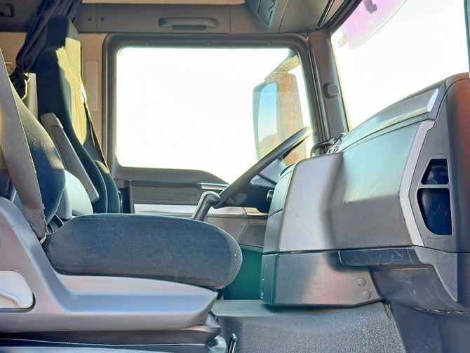 Interior photo 1: Tippbil lastbil, Kranbil MAN TGS 26.440 * Kipper 4,80 m * 6x4 * TOPZUSTAND MAN TGS 26.440 * Kipper 4,80 m * 6x4 * TOPZUSTAND Interior photo 1: Tippbil lastbil, Kranbil MAN TGS 26.440 * Kipper 4,80 m * 6x4 * TOPZUSTAND MAN TGS 26.440 * Kipper 4,80 m * 6x4 * TOPZUSTAND