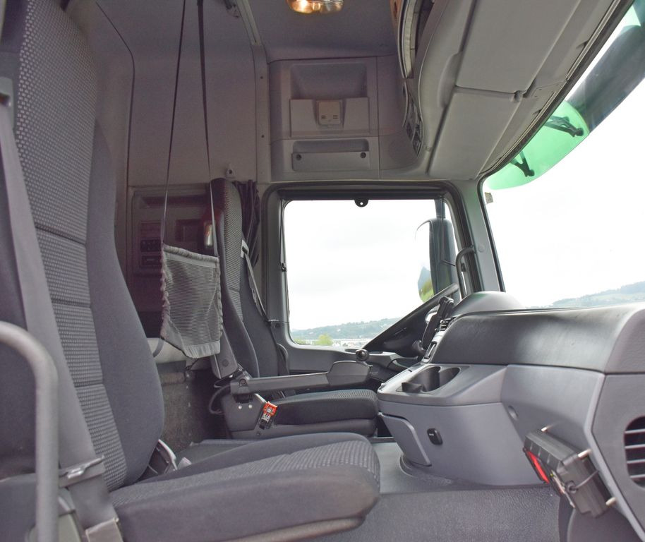 Interior photo 1: Kranbil, Flakbil Mercedes-Benz ACTROS 2544 * HIAB 377 E - 8 HIPRO + FUNK* TOP Mercedes-Benz ACTROS 2544 * HIAB 377 E - 8 HIPRO + FUNK* TOP