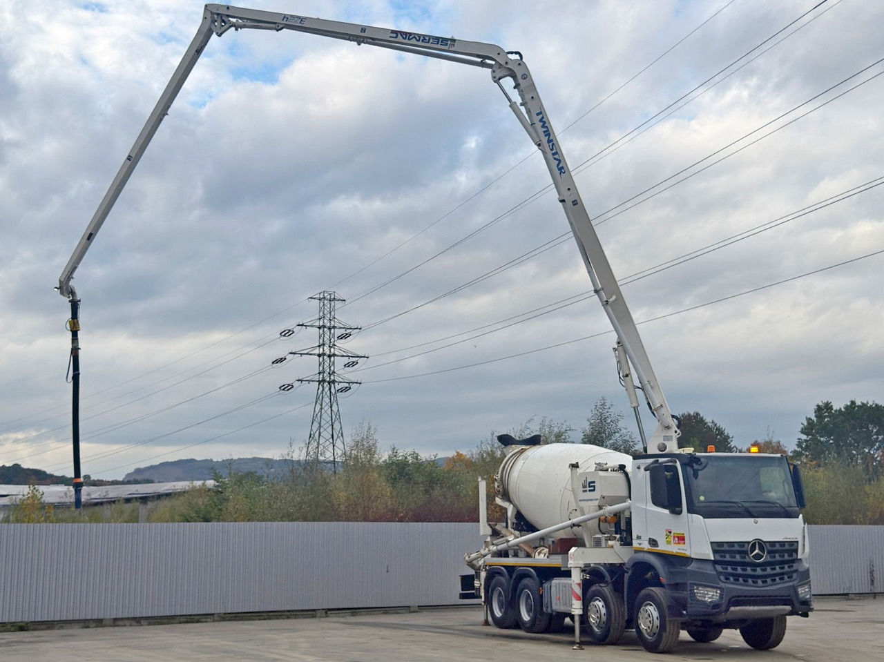 Mercedes-Benz AROCS 3743 * Betonpumpe + FUNK * 8x4 * TOP - Betongpump: bild 3 Mercedes-Benz AROCS 3743 * Betonpumpe + FUNK * 8x4 * TOP - Betongpump: bild 3