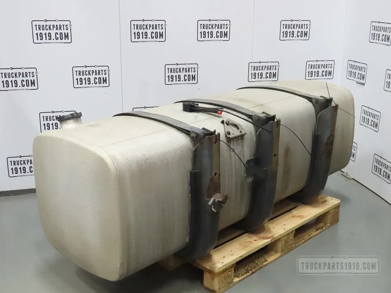 DAF 1673119 Brandstoftank + steunen 750L - Bränsletank för Lastbil: bild 2 DAF 1673119 Brandstoftank + steunen 750L - Bränsletank för Lastbil: bild 2