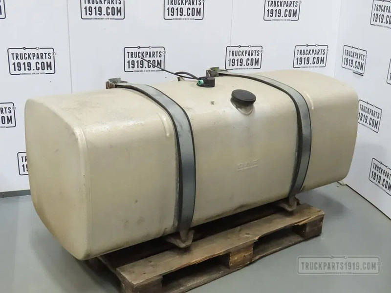 DAF 1681826 Brandstoftank + steunen 620L - Bränsletank för Lastbil: bild 1 DAF 1681826 Brandstoftank + steunen 620L - Bränsletank för Lastbil: bild 1