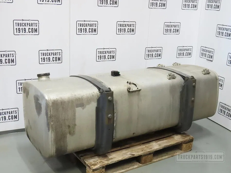 DAF 1945569 Brandstoftank + steunen 690L - Bränsletank för Lastbil: bild 2 DAF 1945569 Brandstoftank + steunen 690L - Bränsletank för Lastbil: bild 2