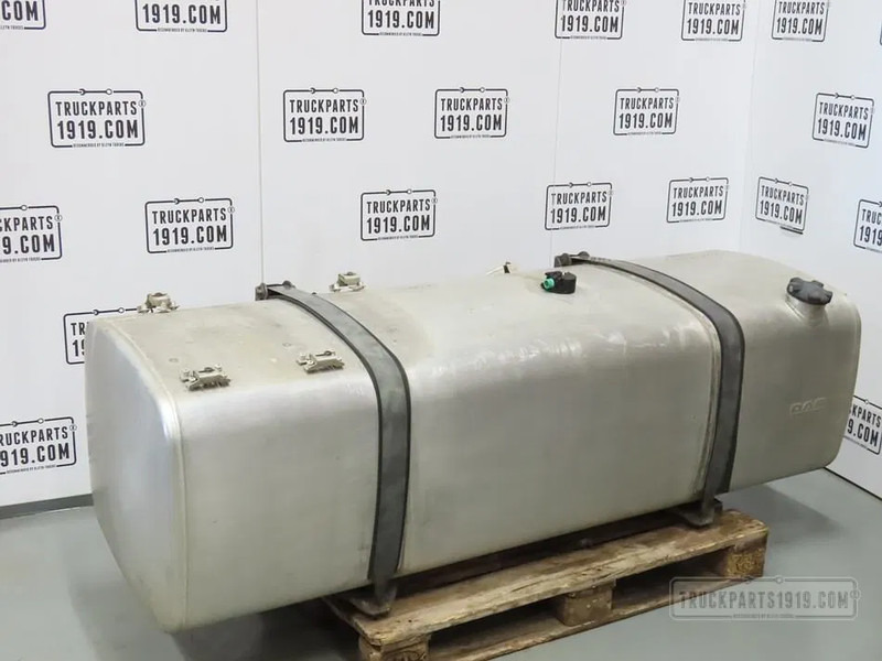 DAF 1945569 Brandstoftank + steunen 690L - Bränsletank för Lastbil: bild 1 DAF 1945569 Brandstoftank + steunen 690L - Bränsletank för Lastbil: bild 1