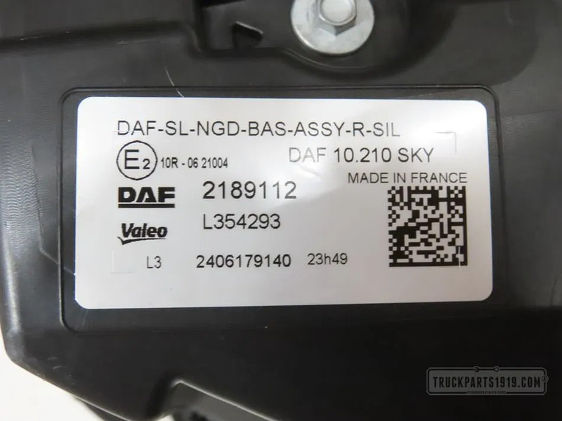 DAF 2189112 Lighting Skylight Re. XG - Ljus/ Belysning för Lastbil: bild 2 DAF 2189112 Lighting Skylight Re. XG - Ljus/ Belysning för Lastbil: bild 2