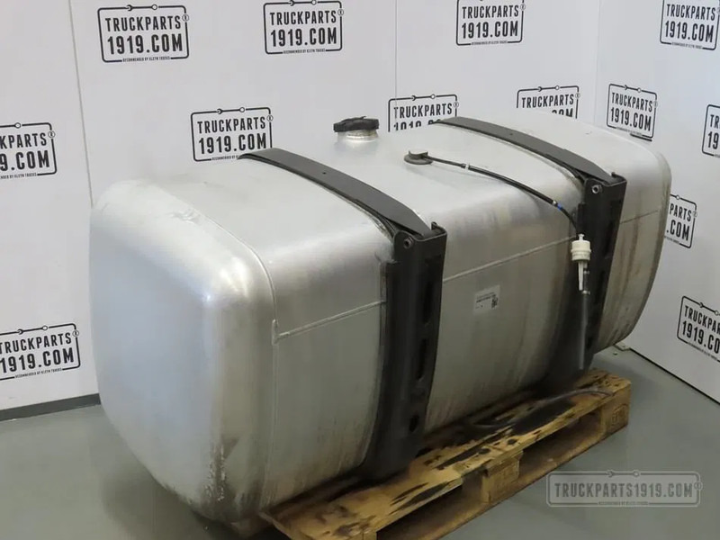 Mercedes-Benz 9604703903 Brandstoftank + steunen 630L - Bränsletank för Lastbil: bild 2 Mercedes-Benz 9604703903 Brandstoftank + steunen 630L - Bränsletank för Lastbil: bild 2