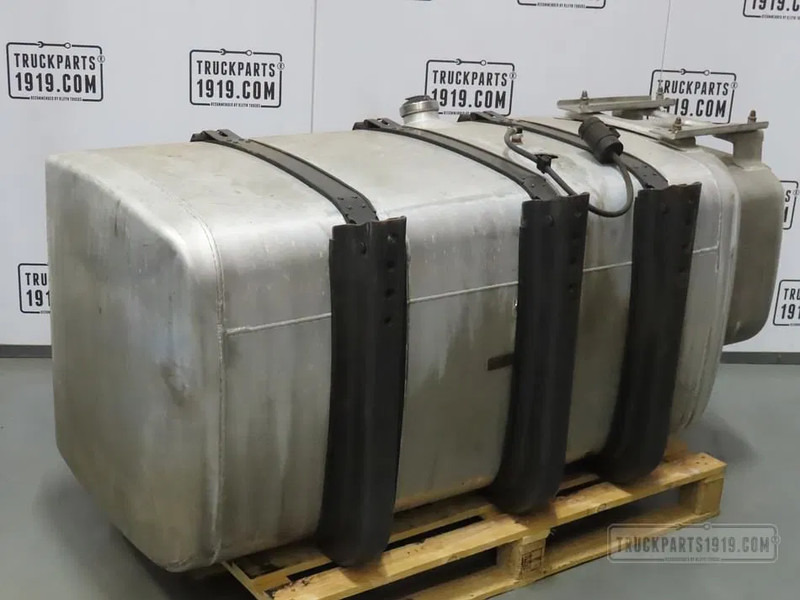 Scania 2532047 Brandstoftank + steunen 710L - Bränsletank för Lastbil: bild 2 Scania 2532047 Brandstoftank + steunen 710L - Bränsletank för Lastbil: bild 2