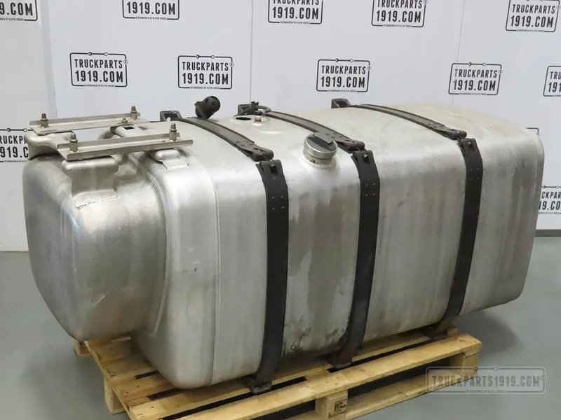 Scania 2532047 Brandstoftank + steunen 710L - Bränsletank för Lastbil: bild 1 Scania 2532047 Brandstoftank + steunen 710L - Bränsletank för Lastbil: bild 1