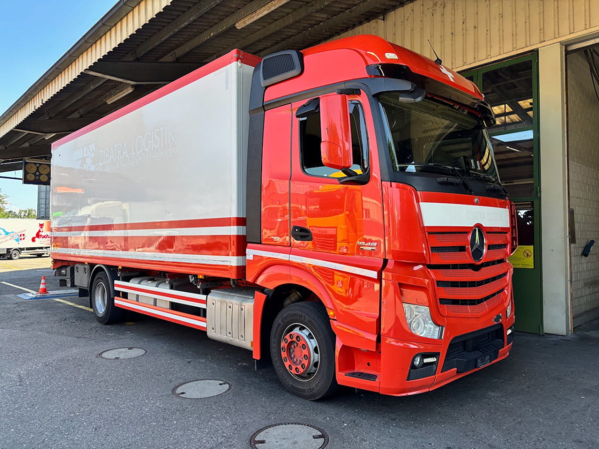 MERCEDES Actros 1848 - Lastbil med skåp: bild 1 MERCEDES Actros 1848 - Lastbil med skåp: bild 1