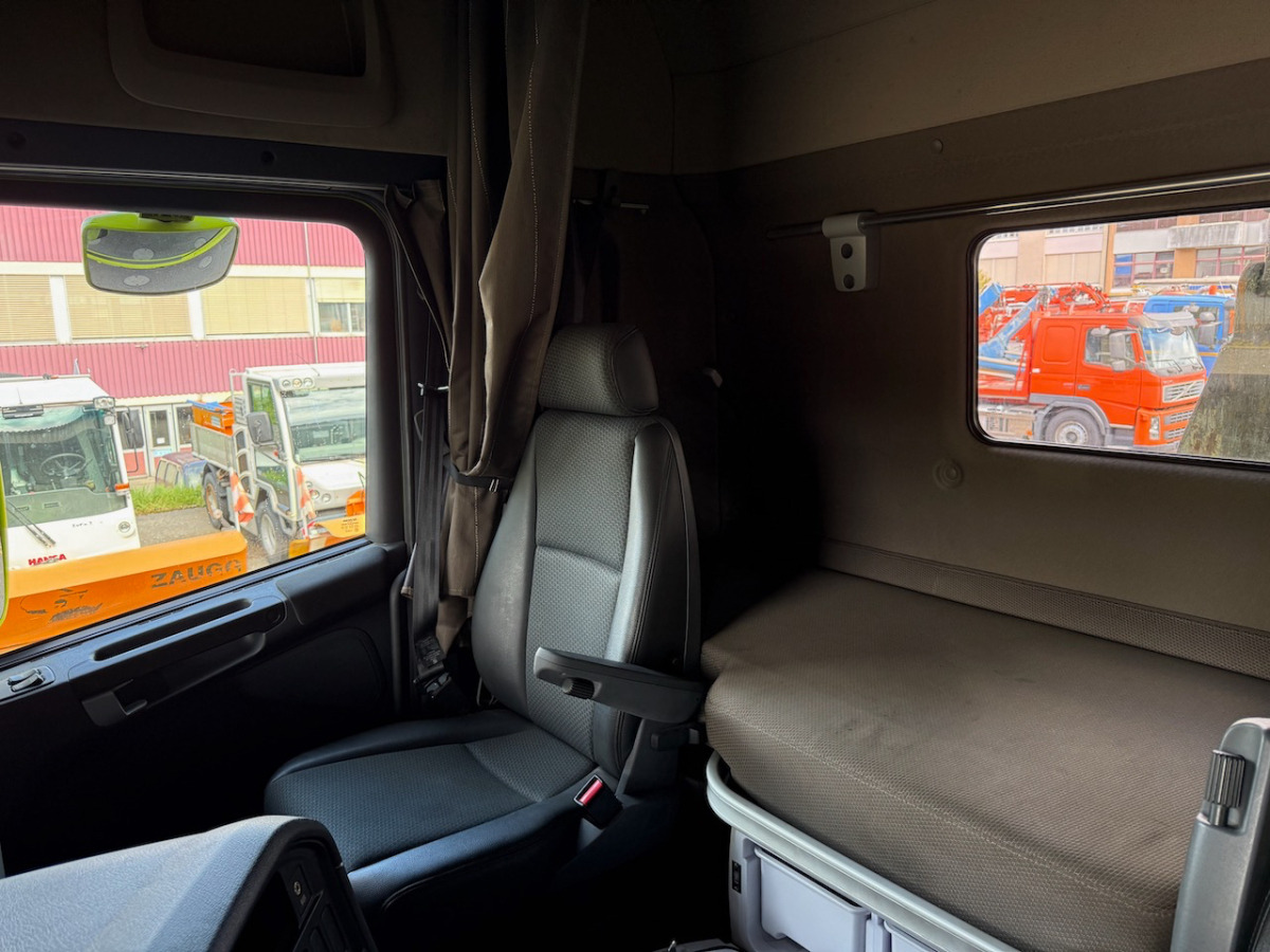 SCANIA R490 8x4 - Lastväxlare lastbil: bild 5 SCANIA R490 8x4 - Lastväxlare lastbil: bild 5