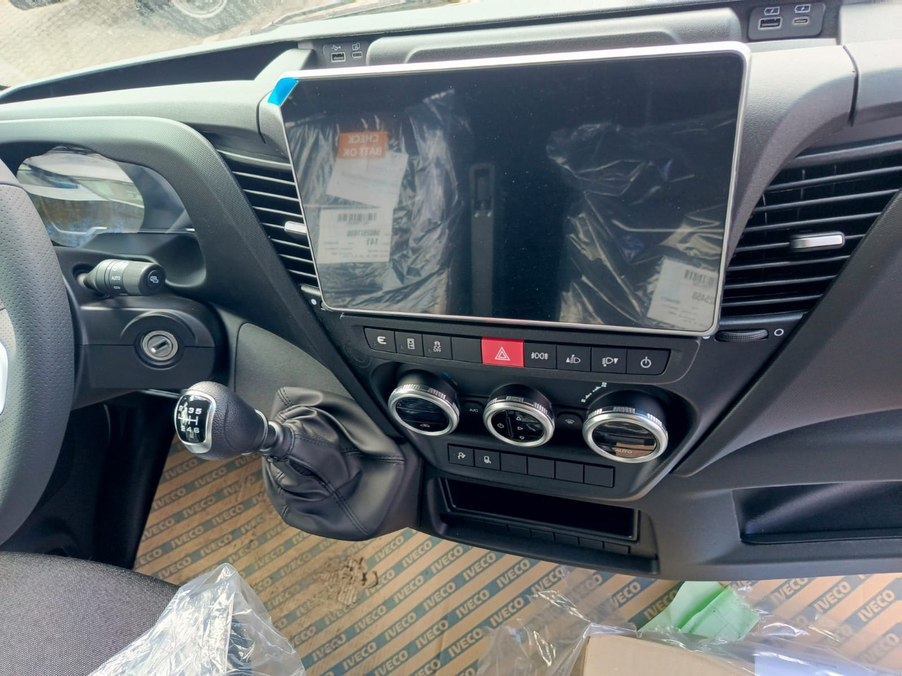 IVECO Daily 35 180 7-Sitzer - Persontransport, Dubbelhytt transportbil: bild 5 IVECO Daily 35 180 7-Sitzer - Persontransport, Dubbelhytt transportbil: bild 5