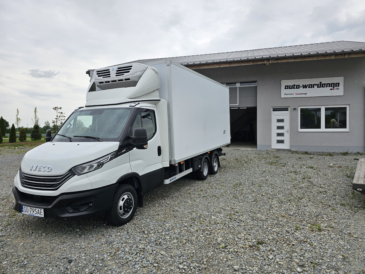 IVECO Daily BE-Truck 35S18H A8 180 PS Kühlkoffer 7.000kg Gesamtgewicht - Kylbil lastbil: bild 1 IVECO Daily BE-Truck 35S18H A8 180 PS Kühlkoffer 7.000kg Gesamtgewicht - Kylbil lastbil: bild 1