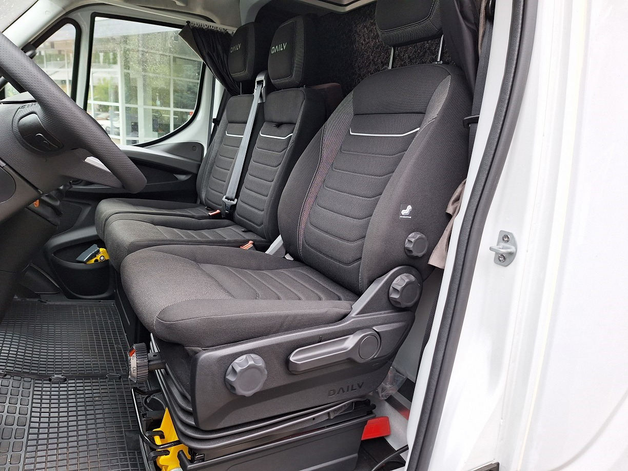 Iveco Daily 70C18A8 Backsleeper BÄR - Transportbil med kapell: bild 3 Iveco Daily 70C18A8 Backsleeper BÄR - Transportbil med kapell: bild 3