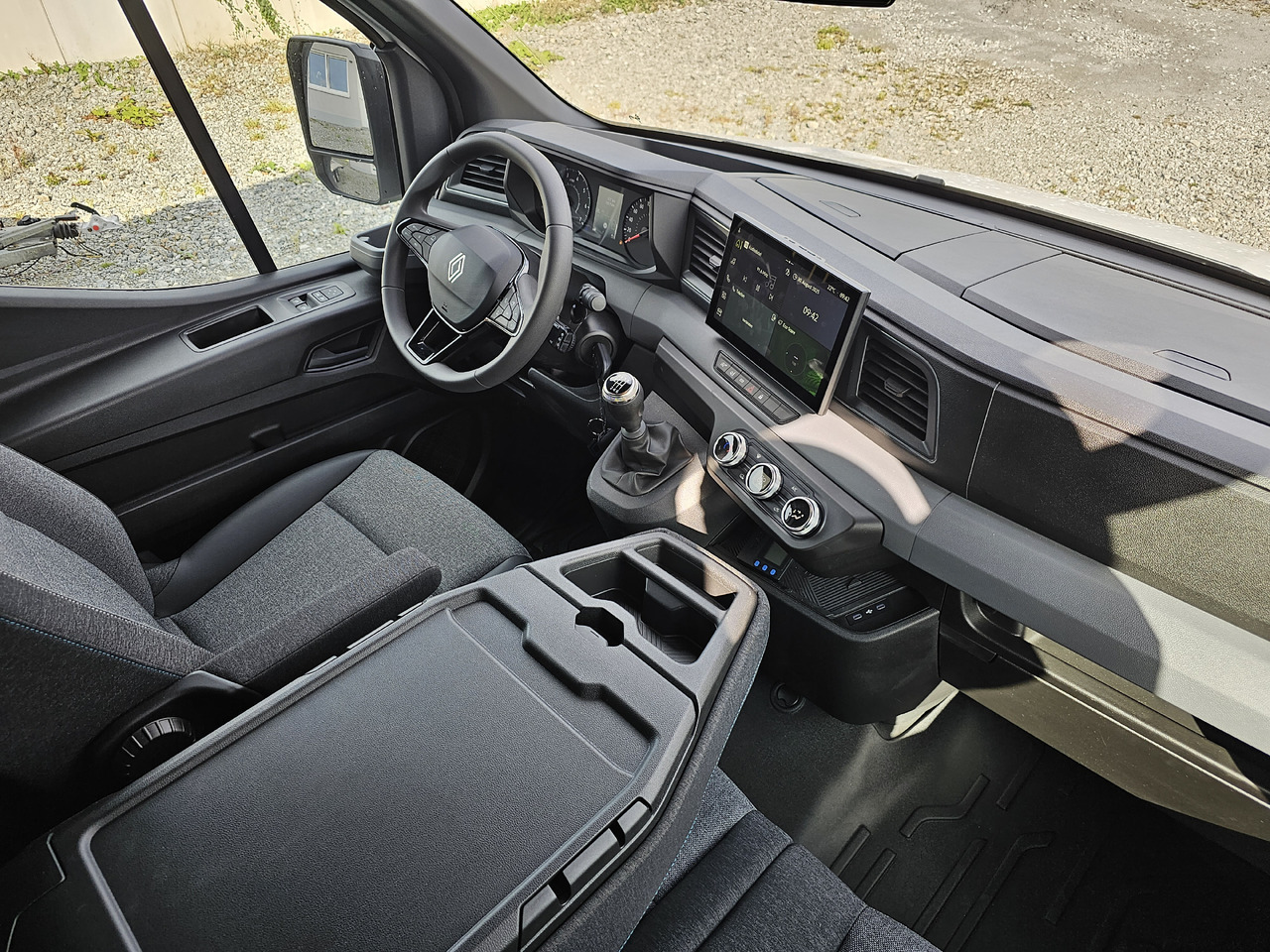 Renault Master 170 8 Pal Dachspoiler - Transportbil med kapell: bild 4 Renault Master 170 8 Pal Dachspoiler - Transportbil med kapell: bild 4