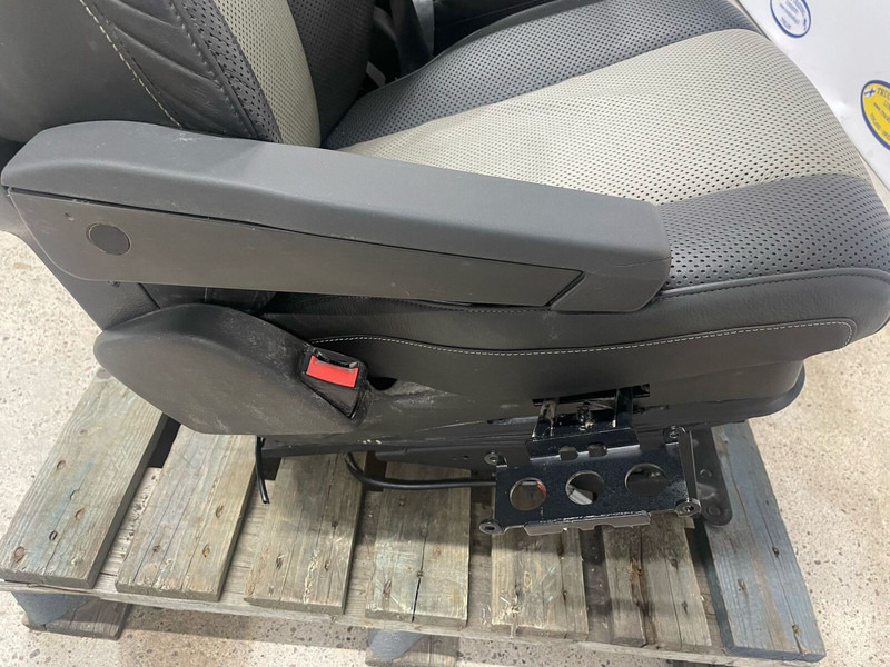 Volvo FM4 - Säte: bild 5 Volvo FM4 - Säte: bild 5