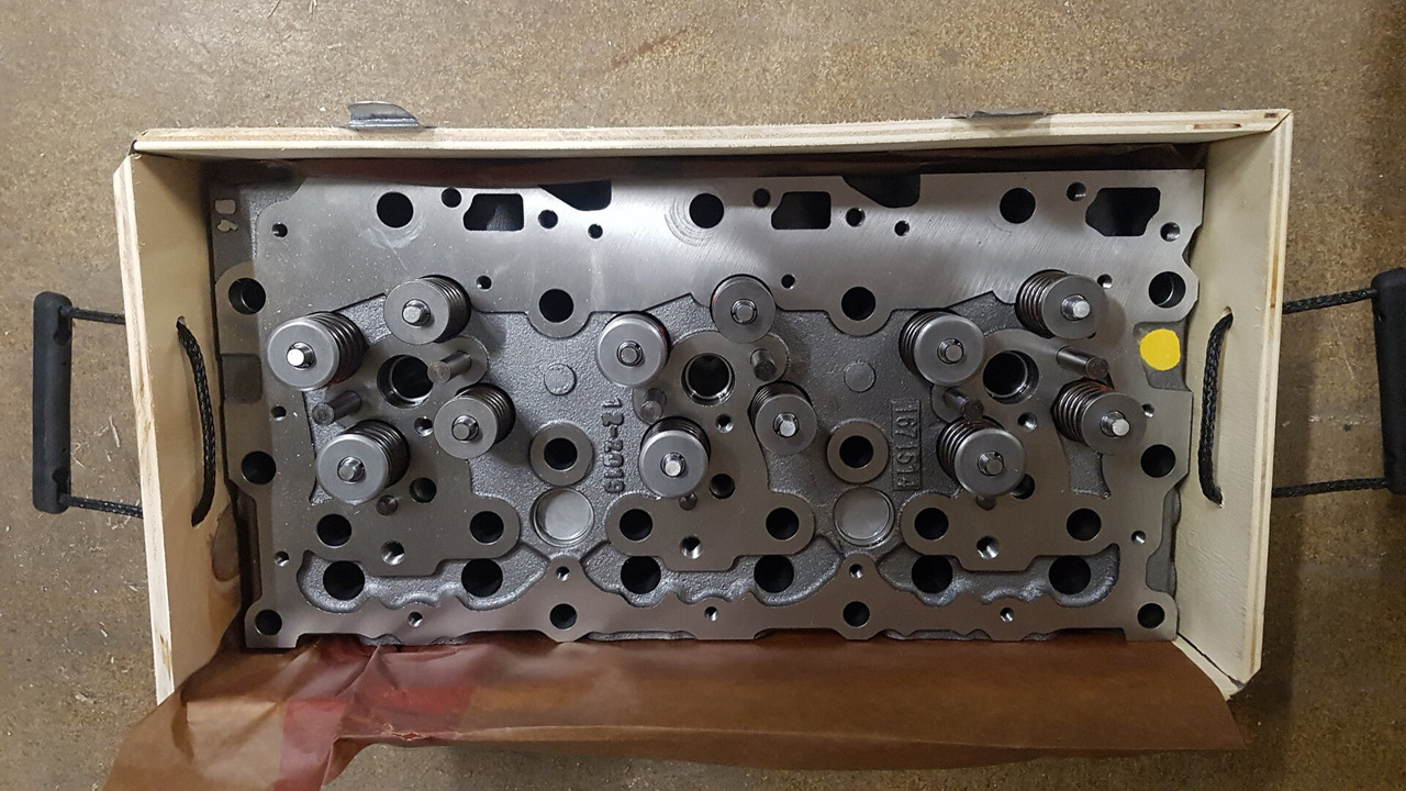 DAF XF95 EURO 3 ASSEMBLED CYLINDER HEAD FULL VALVE 1671514 - Huvudenhet för Lastbil: bild 2 DAF XF95 EURO 3 ASSEMBLED CYLINDER HEAD FULL VALVE 1671514 - Huvudenhet för Lastbil: bild 2