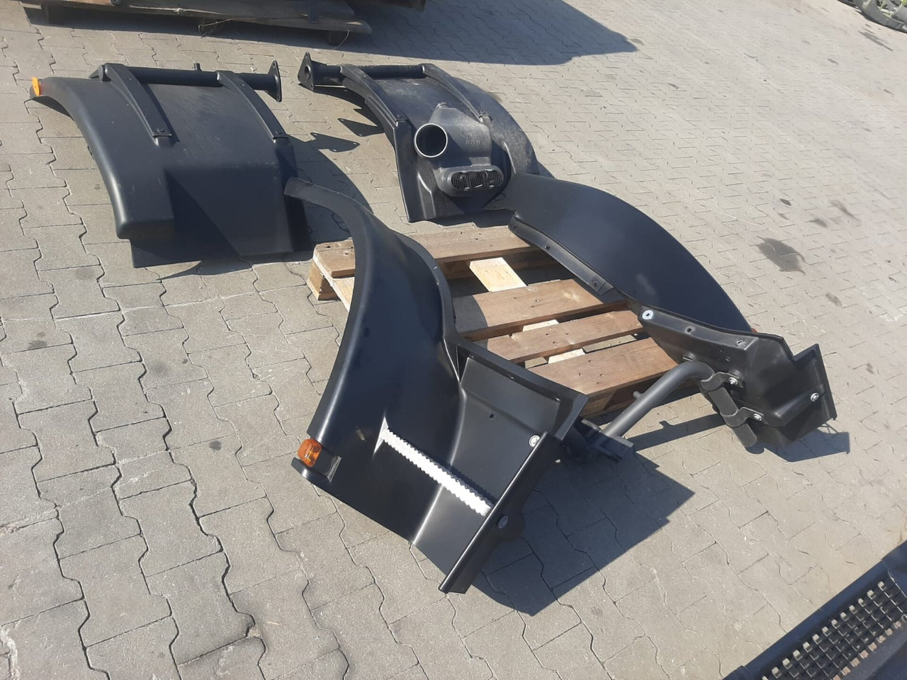 IVECO EUROCARGO 150-280 EURO 5-6 CABINE 4X4 NIEUW HANDMATIG 000135 - Hytt för Lastbil: bild 3 IVECO EUROCARGO 150-280 EURO 5-6 CABINE 4X4 NIEUW HANDMATIG 000135 - Hytt för Lastbil: bild 3