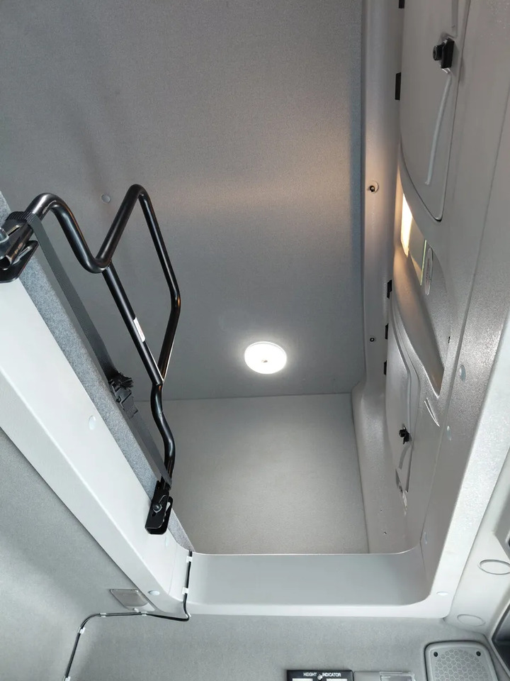 2017 Renault D12 4×2 Double Sleeper Curtainsider - Kapellbil: bild 4 2017 Renault D12 4×2 Double Sleeper Curtainsider - Kapellbil: bild 4