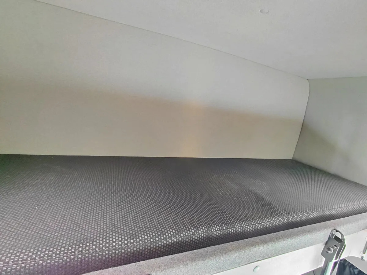 2017 Renault D12 4×2 Double Sleeper Curtainsider - Kapellbil: bild 2 2017 Renault D12 4×2 Double Sleeper Curtainsider - Kapellbil: bild 2