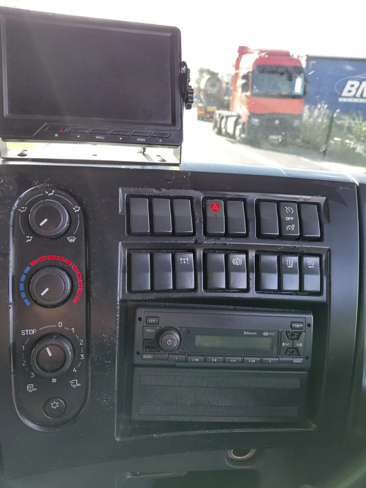 2019 Renault D 18T - Lastbil med skåp: bild 2 2019 Renault D 18T - Lastbil med skåp: bild 2