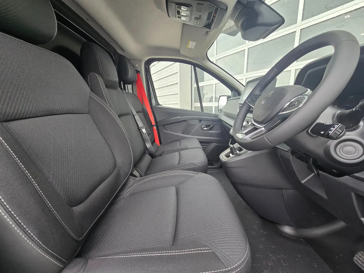 Leasa  NEW Renault Trafic Exclusive 170BHP/150BHP Auto White NEW Renault Trafic Exclusive 170BHP/150BHP Auto White: bild 9