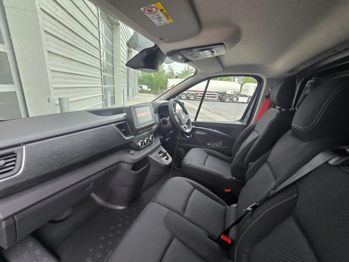 Leasa  NEW Renault Trafic Exclusive 170BHP/150BHP Auto White NEW Renault Trafic Exclusive 170BHP/150BHP Auto White: bild 12