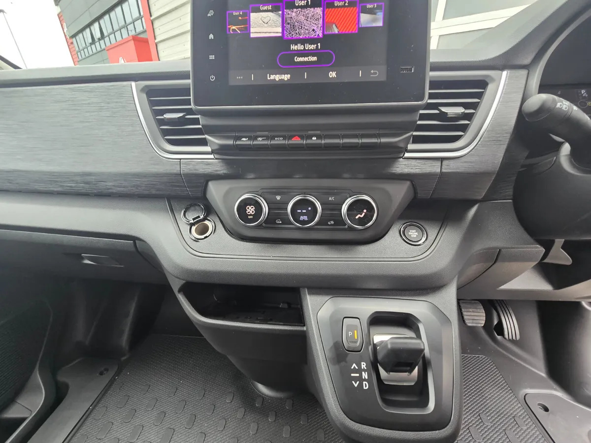 NEW Renault Trafic Exclusive 170BHP/150BHP Auto White - Skåpbil: bild 3 NEW Renault Trafic Exclusive 170BHP/150BHP Auto White - Skåpbil: bild 3