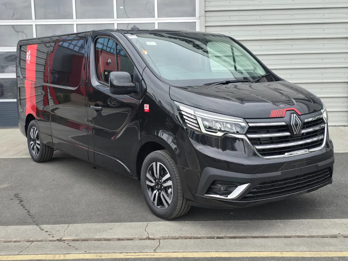 NEW Renault Trafic Exclusive 170BHP/150BHP Manual Black - Skåpbil: bild 1 NEW Renault Trafic Exclusive 170BHP/150BHP Manual Black - Skåpbil: bild 1