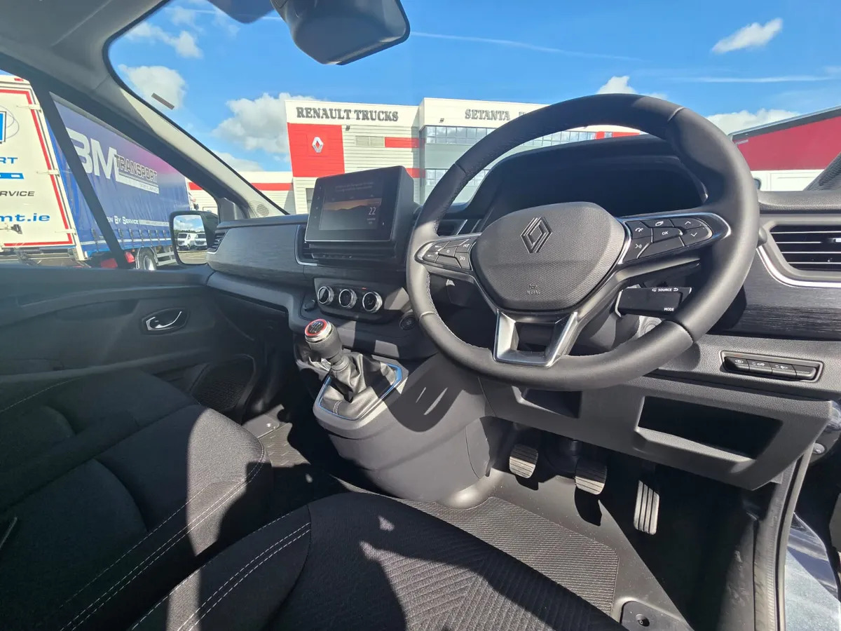 Ny Skåpbil NEW Renault Trafic Exclusive 170BHP/150BHP Manual Silver: bild 14