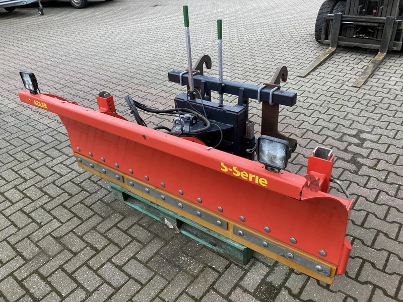 ADLER Sneeuwschuif met Giant of JCB aanspan - Snöplog för Lantbruksmaskiner: bild 2 ADLER Sneeuwschuif met Giant of JCB aanspan - Snöplog för Lantbruksmaskiner: bild 2