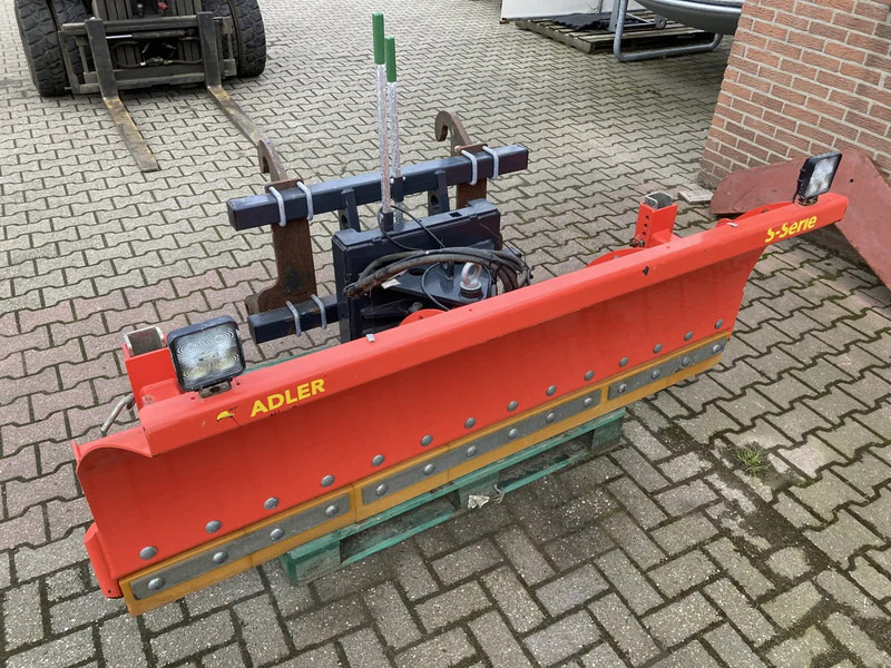 ADLER Sneeuwschuif met Giant of JCB aanspan - Snöplog för Lantbruksmaskiner: bild 1 ADLER Sneeuwschuif met Giant of JCB aanspan - Snöplog för Lantbruksmaskiner: bild 1