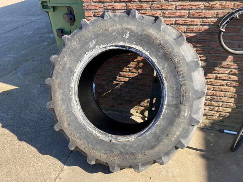 Vredestein 420/85R28 Traxion 85 - Däck för Lantbruksmaskiner: bild 2 Vredestein 420/85R28 Traxion 85 - Däck för Lantbruksmaskiner: bild 2