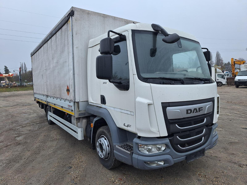 DAF LF 210 - Pritsche + Plane + DHollandia LBW 1000 kg - Lastbil med skåp: bild 1 DAF LF 210 - Pritsche + Plane + DHollandia LBW 1000 kg - Lastbil med skåp: bild 1
