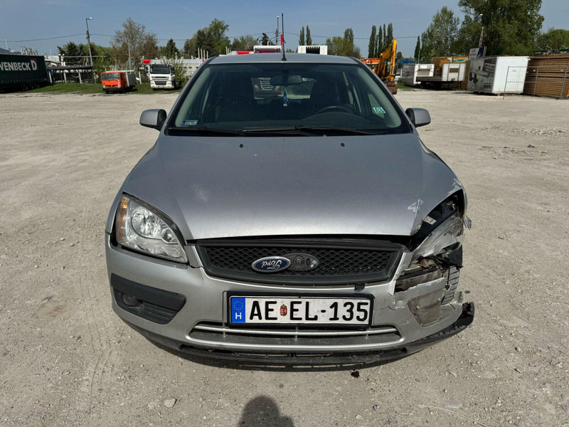 Ford Focus 1,6 i - Damaged Car - Hatchback/ Halvkombi: bild 3 Ford Focus 1,6 i - Damaged Car - Hatchback/ Halvkombi: bild 3
