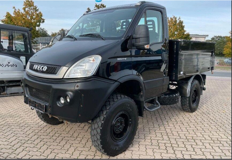 Iveco 35S17 W 4x4 Flatbed - Transportbil med flak: bild 1 Iveco 35S17 W 4x4 Flatbed - Transportbil med flak: bild 1