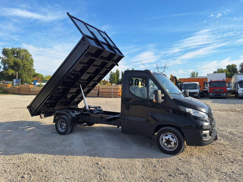 Iveco Daily 35-130 - 3 sided Tipper - Transportbil med tippflak: bild 1 Iveco Daily 35-130 - 3 sided Tipper - Transportbil med tippflak: bild 1